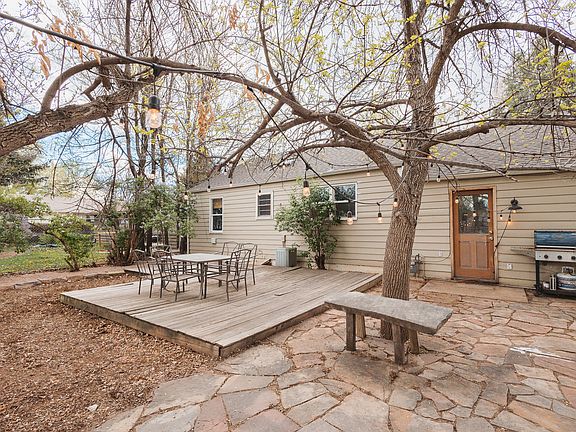 Such a great area for entertaining