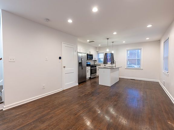 3rd image of 4502 Eads Pl NE