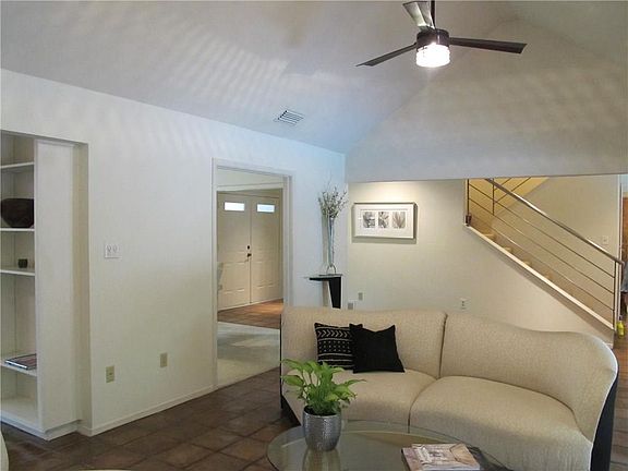 5th image of 3325 Regent Dr