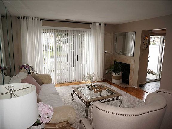 4th image of 23 Hampshire Ct