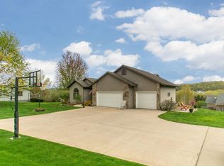 N4673 Timber Crest Dr E, Onalaska, WI 54650
