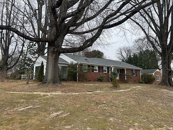 2nd image of 2112 Villa Dr