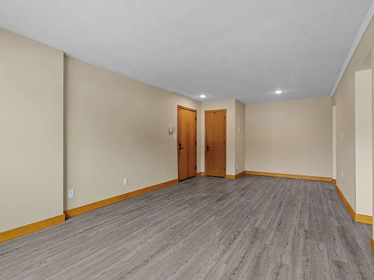 Carousel Flats — Photo 17