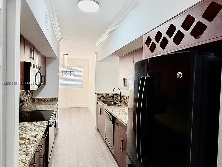 131 SW 117th Ave #8307 — Photo 8