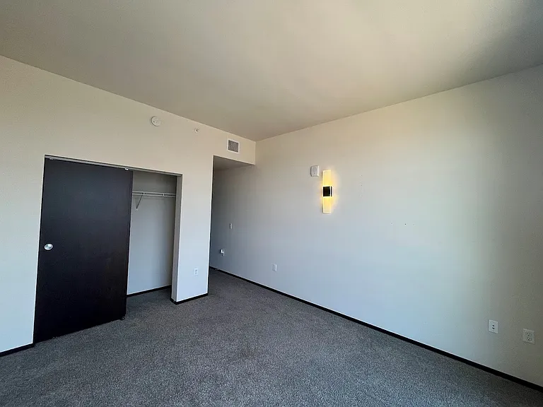 Galaxie High Rise Apartments — Photo 106