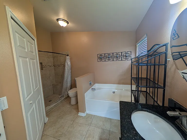880 Villa Dr — Photo 11