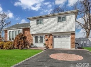 385 Oconnor Rd, North Babylon, NY 11703