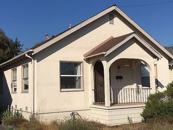 2nd image of 223 Vallejo St