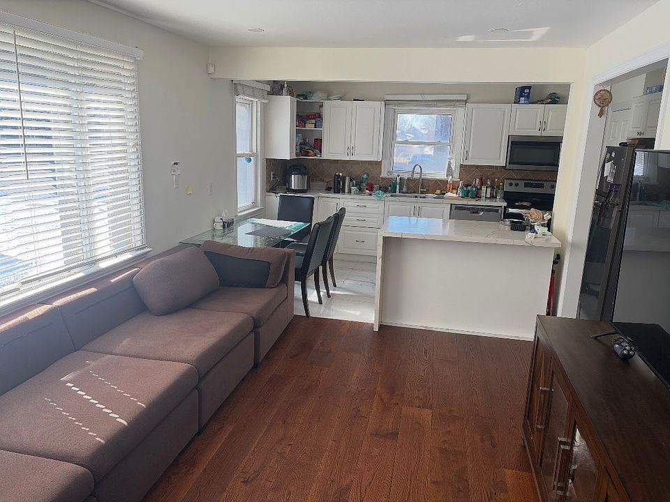 2nd image of 360 Bartos Dr
