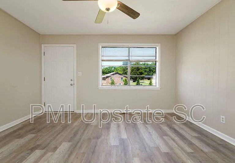 700 Brook St #3 — Photo 4