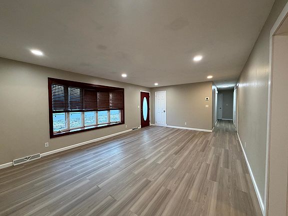 4th image of 2209 Bending Willow Dr