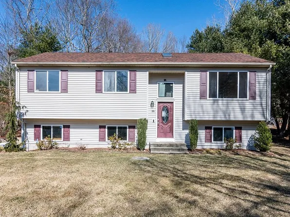 35 Walker Ln, Coventry, RI 02816