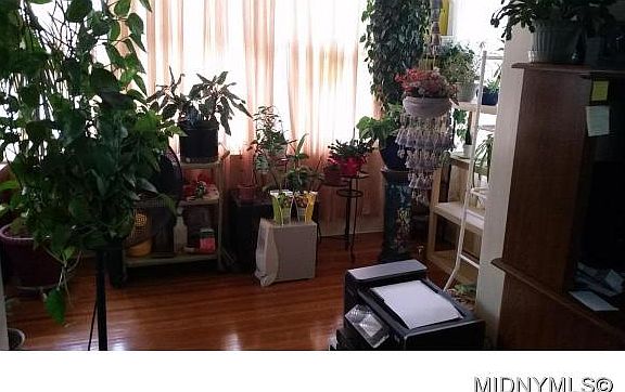 4th image of 1564 Dudley Ave