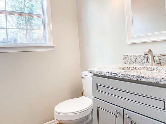 4th image of 48 Townes Square Ln