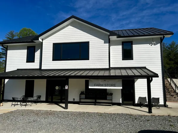 23 Shoals Falls Rd #1, Hendersonville, NC 28739