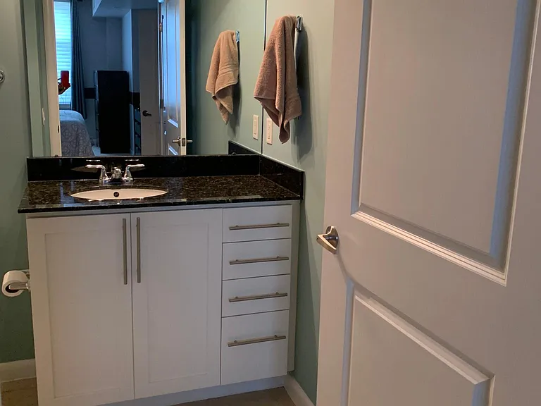 1021 N Garfield St #405 — Photo 4