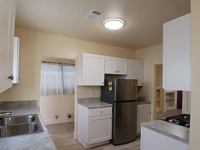 4319 Swift Ave — Photo 10