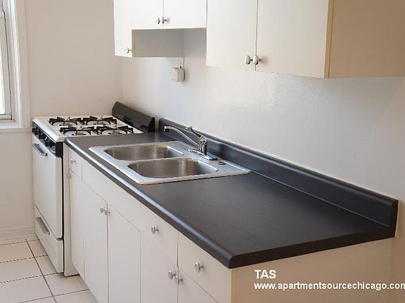 4th image of 3046 N Whipple St #2