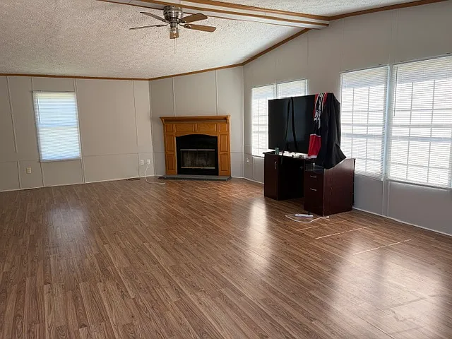 3 bed, 2200 sqft, $1,550 — Photo 4