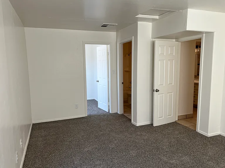 2217 N 29th Pl — Photo 15