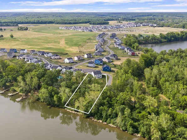 1821 Legacy Ln, Fredericksburg, VA 22408