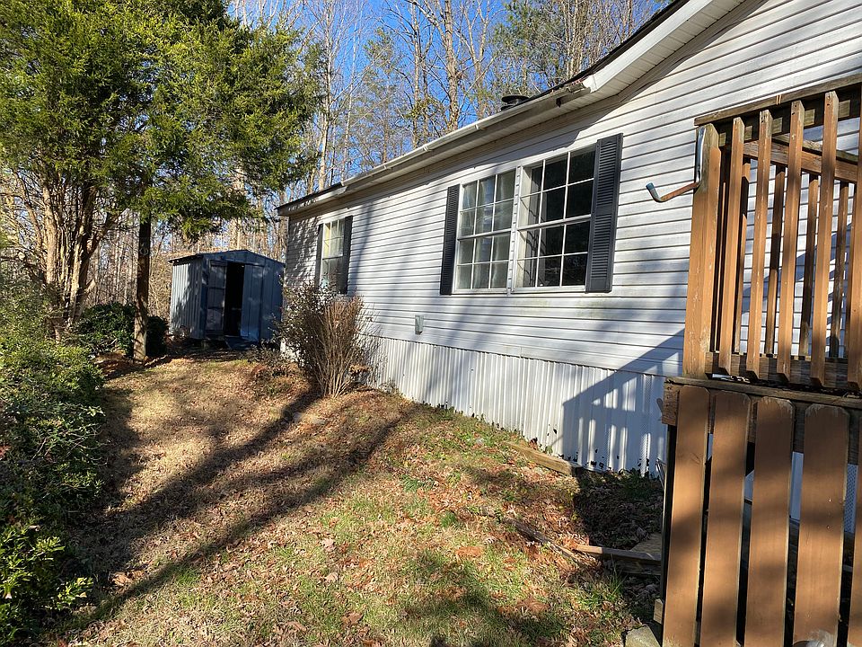 2nd image of 643 W Oak St