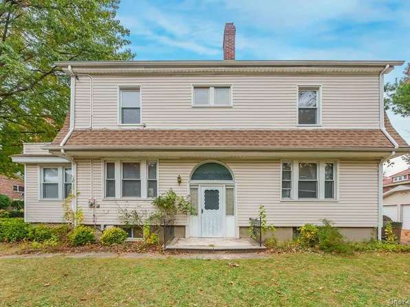 215 East 235th Street, Bronx, NY 10470