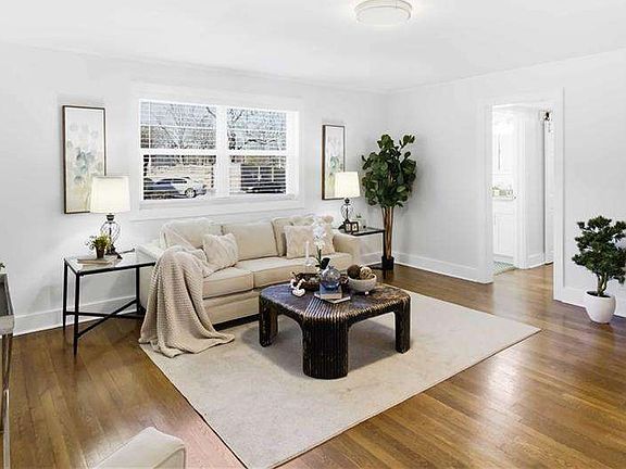 4th image of 3660 Peachtree Rd NE APT H3