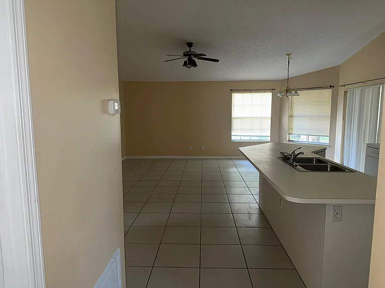 2426 SE Addison St — Photo 15