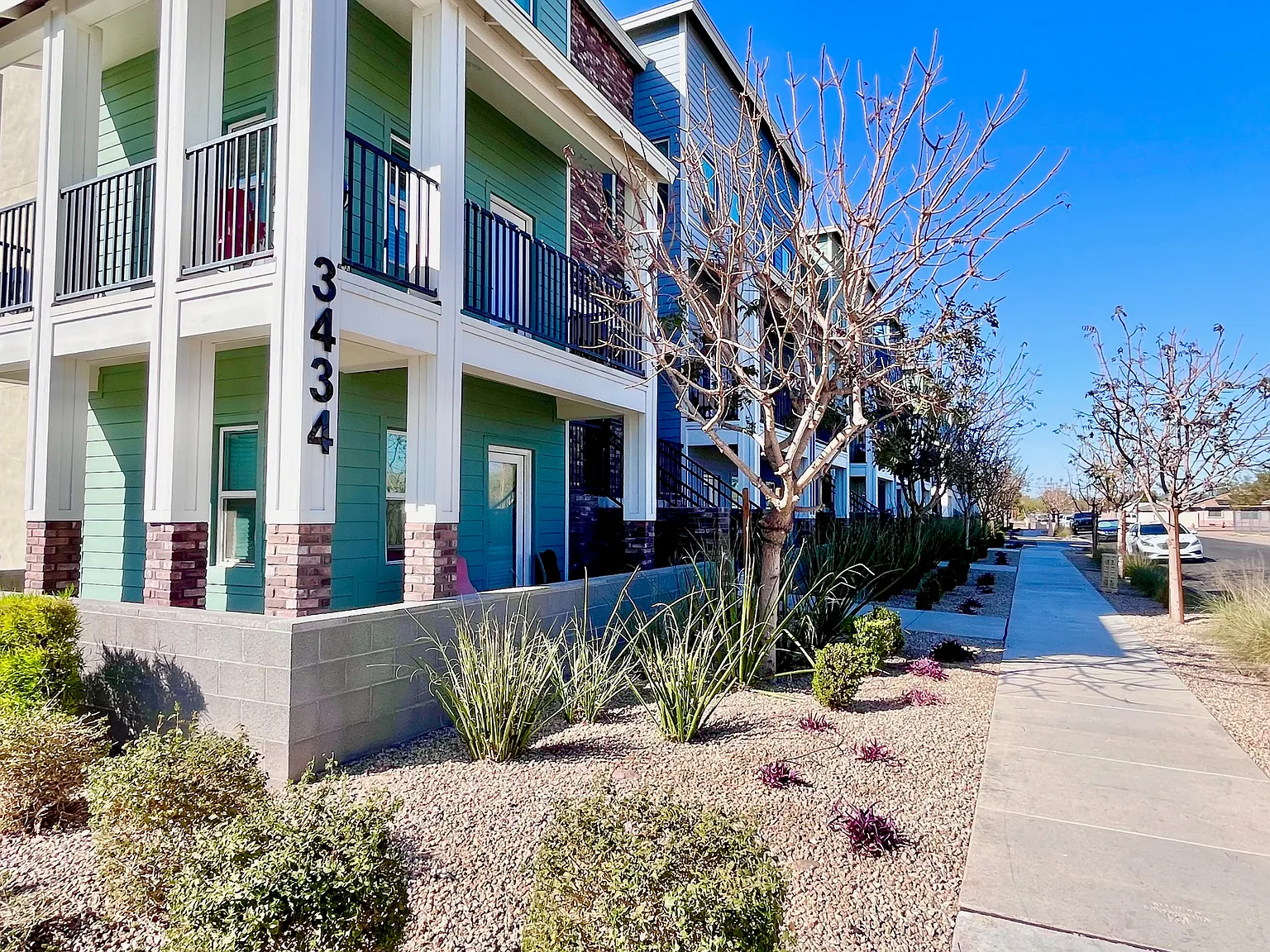 Encanto Townhomes — Photo 2
