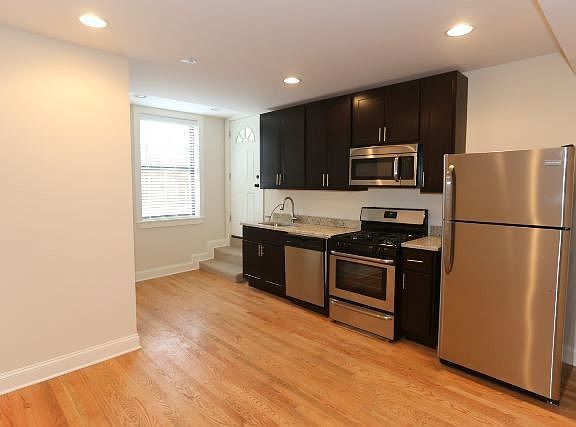 2nd image of 4036 N Ashland Ave #I