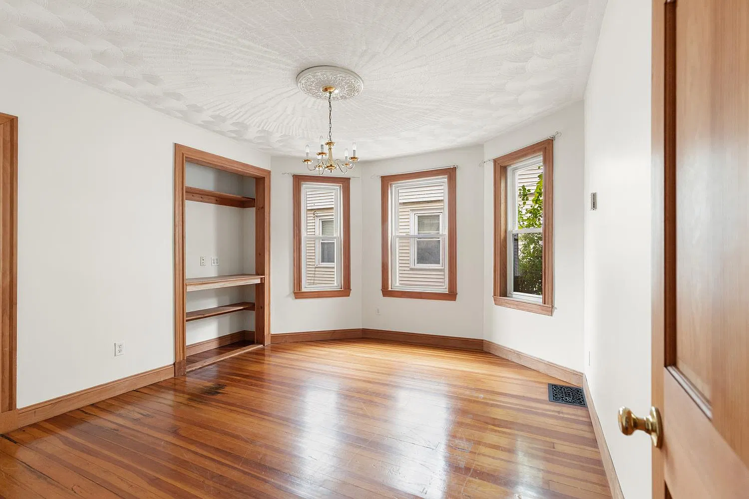 2 bed, 1150 sqft, $2,450 — Photo 1