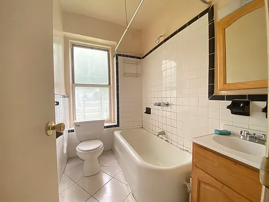 Rented by Lang Realty LLC | media 8