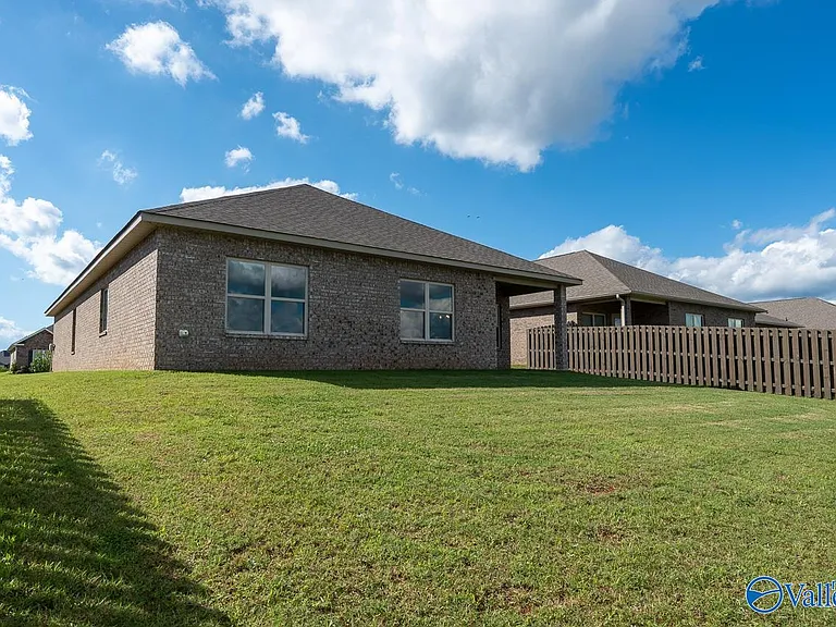 106 Elaina Grey Ct — Photo 2