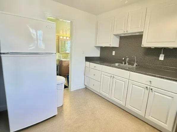 30 Cedar St, Amityville, NY 11701