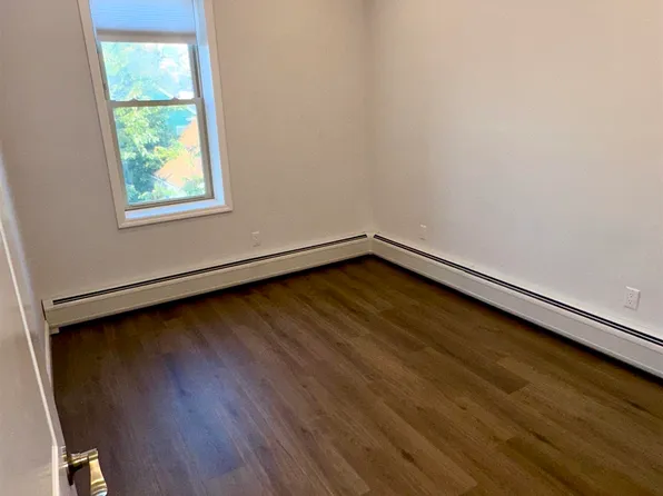 76 Beacon Avenue image 8 of 34