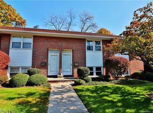 21 Willowbrook Ct, Stamford, CT 06902