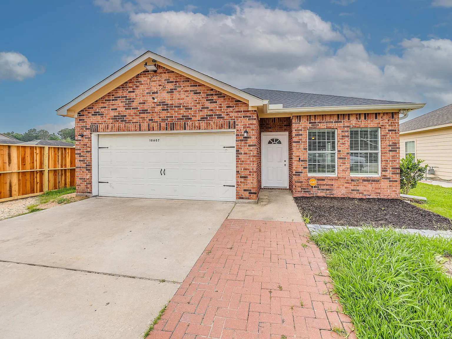 3 bed, 1333 sqft, $1,895 — Photo 1