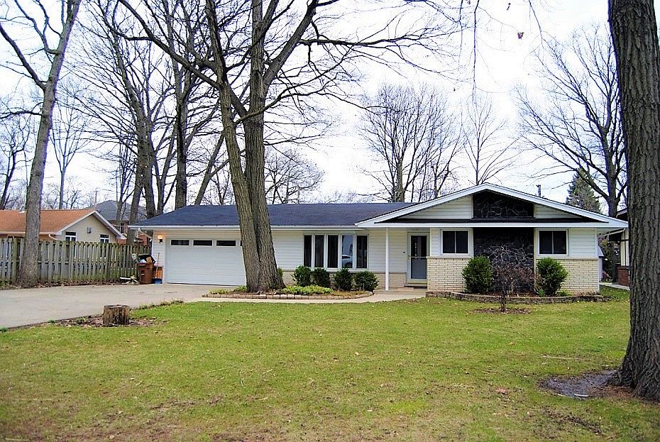 1st image of 333 E Montrose Ave