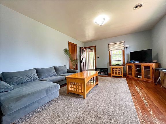 4th image of 202 E Rockenstein Ave