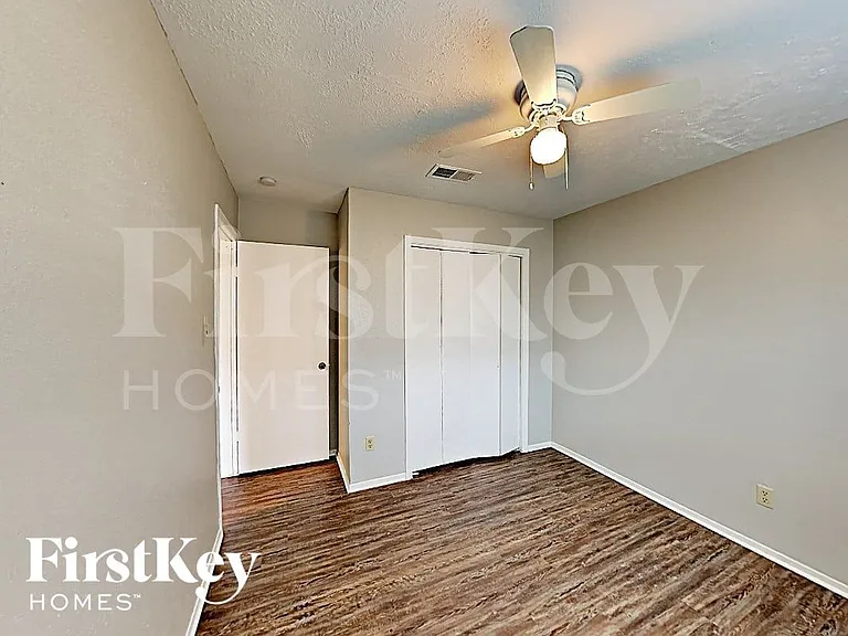 12623 Day Hollow Ln — Photo 11