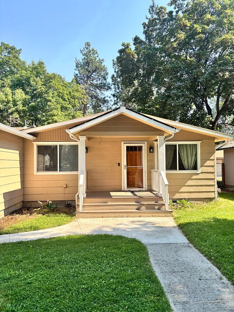 5-Bedroom House available for Rent — Photo 1