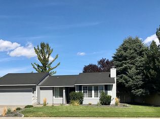 8906 W Hood Ave, Kennewick, WA 99336