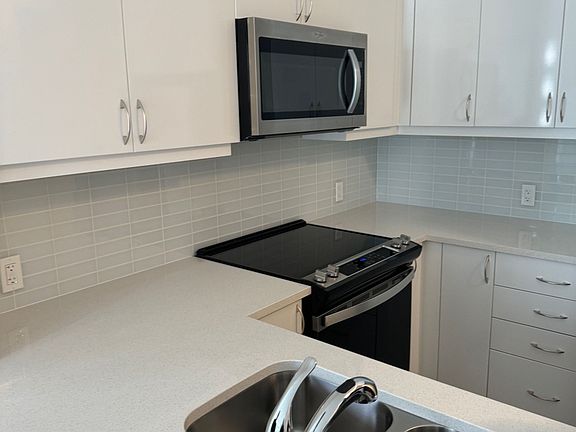 4th image of 4955 Yonge St #1006