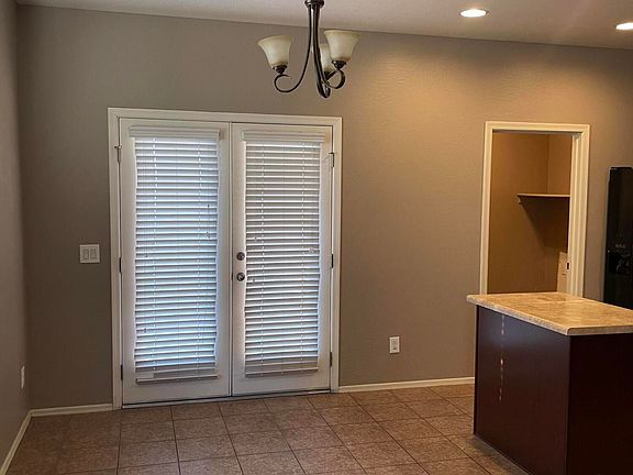 4th image of 42552 W Santa Fe St