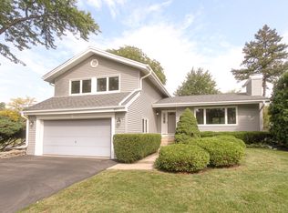 801 Woodbine Cir, Lake Zurich, IL 60047