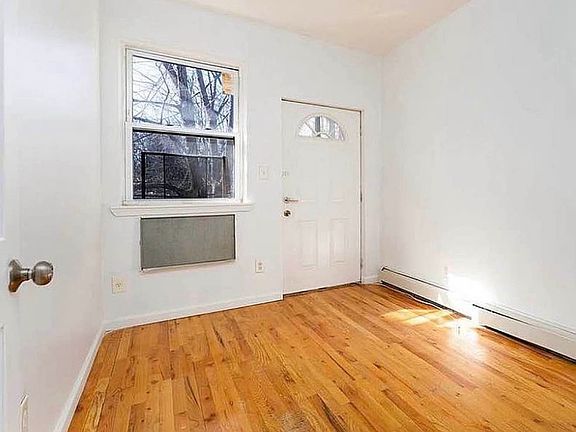 2nd image of 802 Evergreen Ave #2