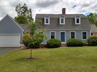 4 Canterbury Ln, Amherst, MA 01002