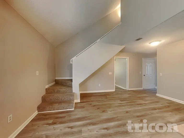 2378 Iron Horse Dr — Photo 2