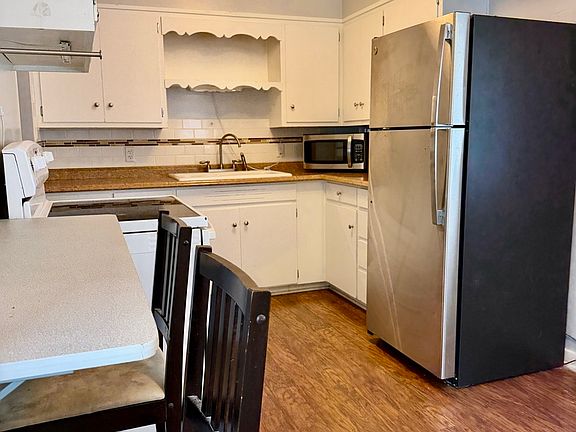 2nd image of 422 Ruth Pl
